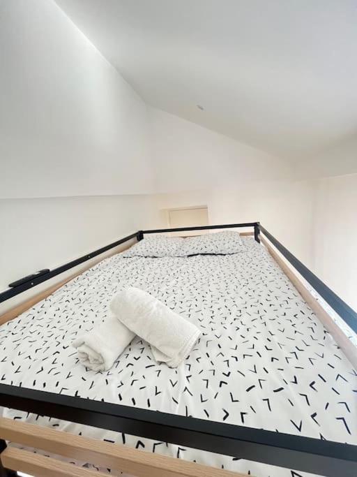 Banjul - Bel Appartement A Reims Zewnętrze zdjęcie